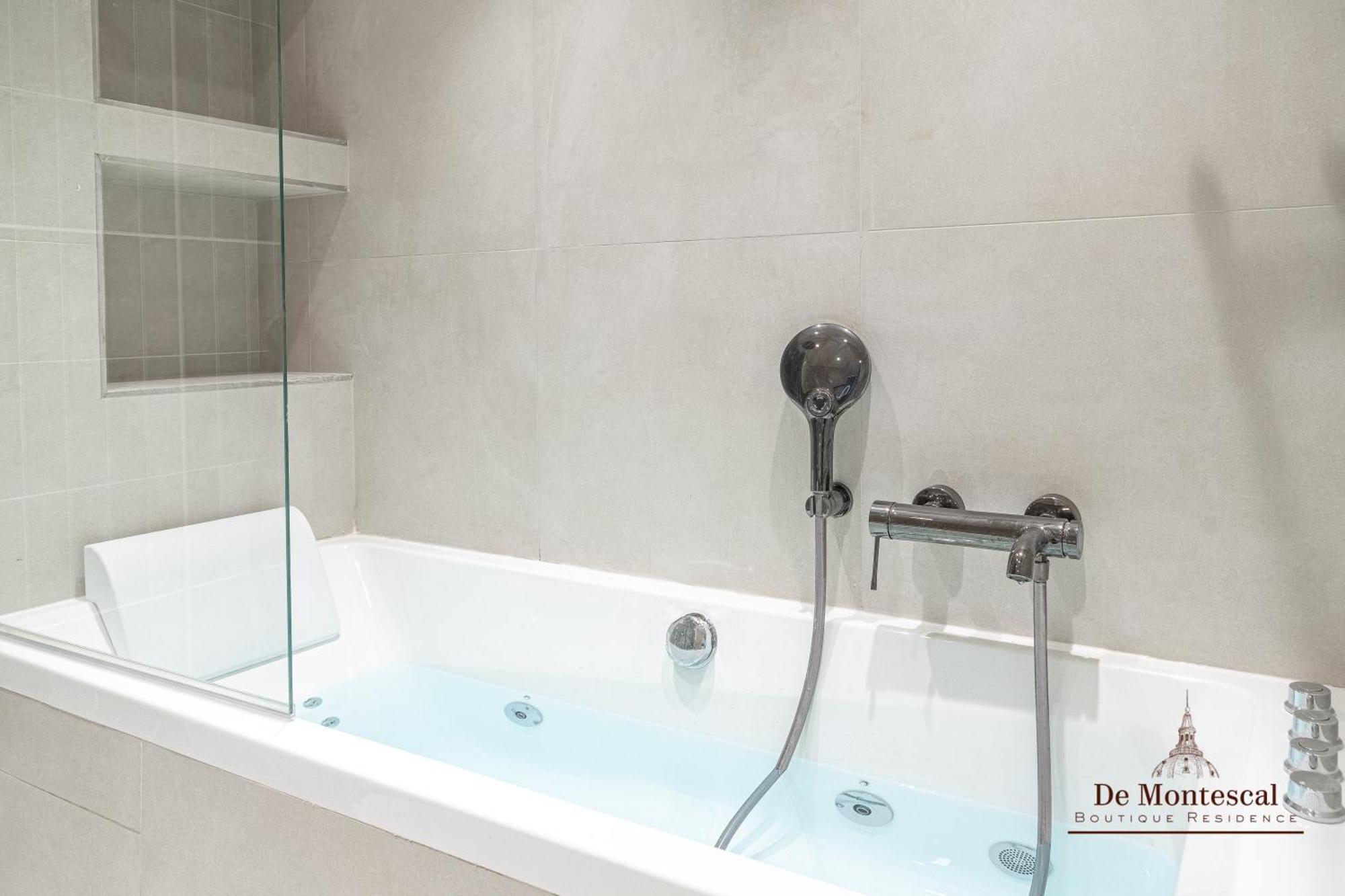 De Montescal - Hot Tub And Ac Cosy Apartment A Prime Location 40M2 Paryż Zewnętrze zdjęcie